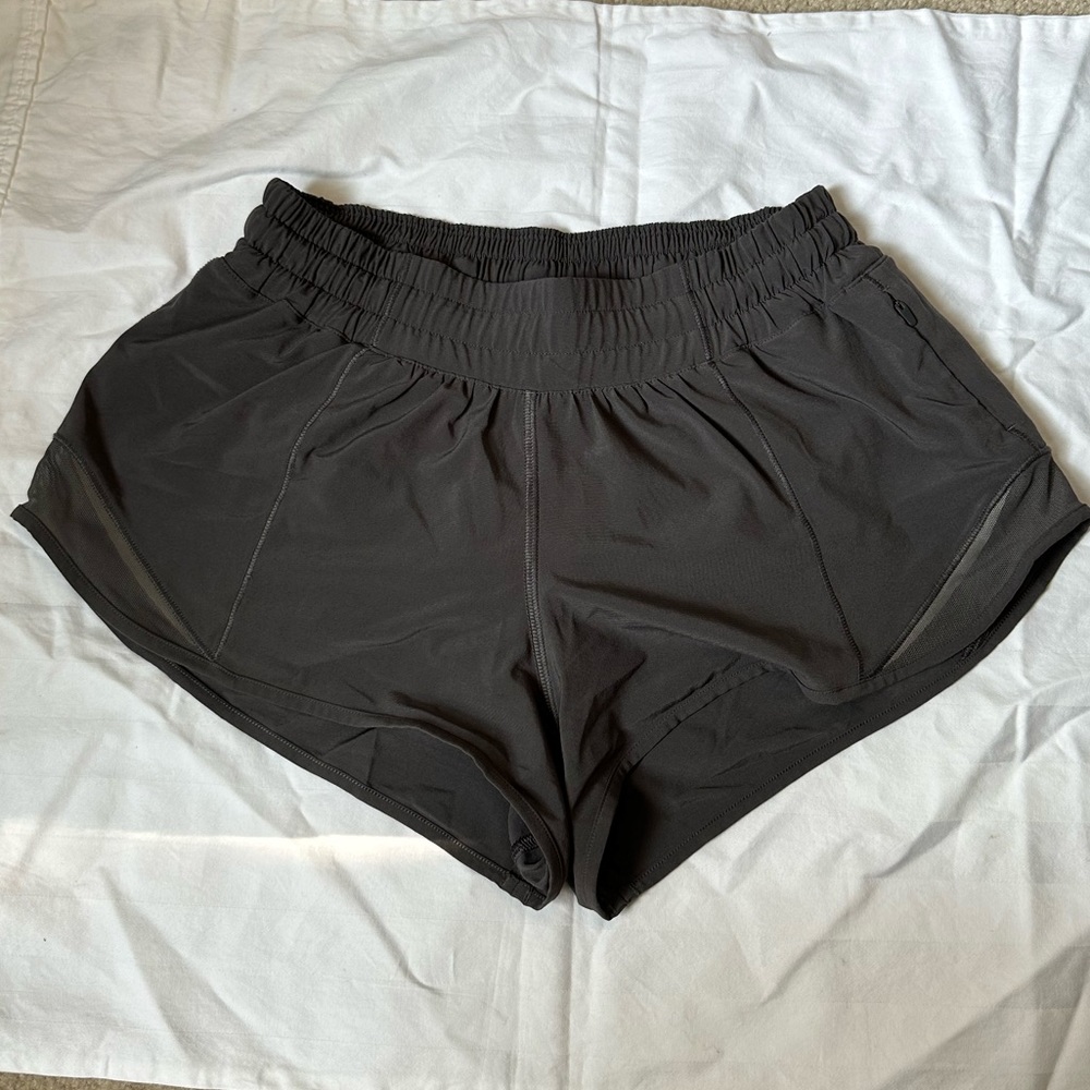 Lululemon Hotty Hot Short II 2.5” size 4